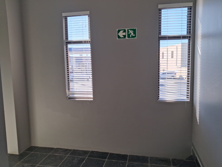 To Let Commercial Property for Rent in Quigney Eastern Cape